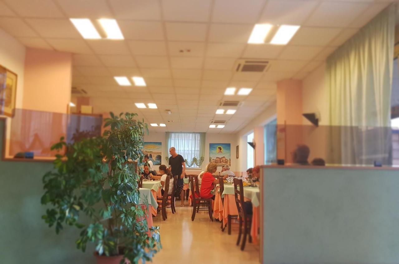 Hotel Romantica Rimini Dış mekan fotoğraf